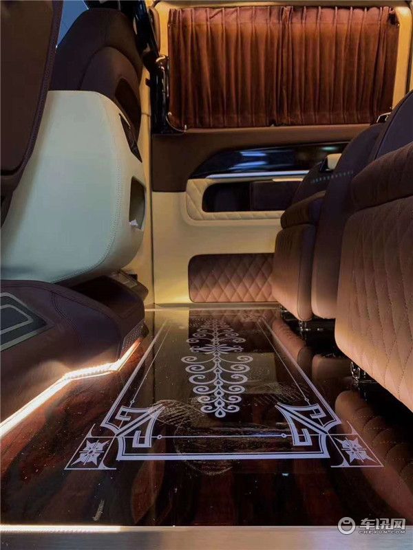 2020款梅赛德斯奔驰V260L 平顶长轴七座商务车