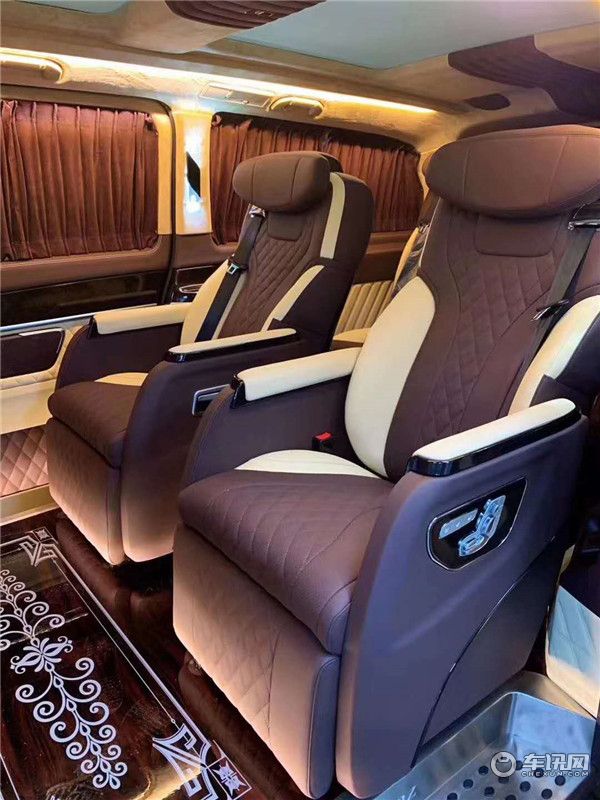 2020款梅赛德斯奔驰V260L 平顶长轴七座商务车