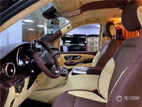 2020款梅赛德斯奔驰V260L 平顶长轴七座商务车