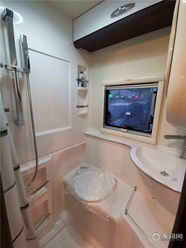 2020款铂驰房车旅行家C型大额头单拓 空间大细节不比商务车差