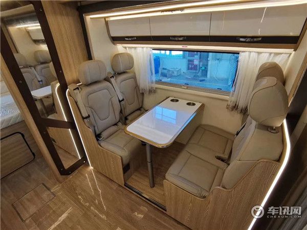 2020款铂驰铂钻系列 双拓展依维柯房车 干湿分离卫生间