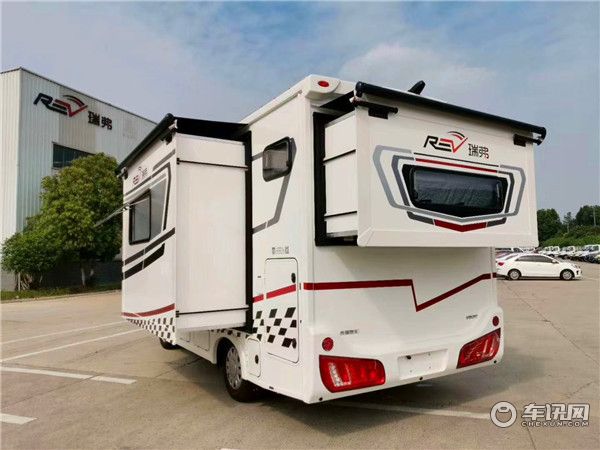 侣行夫妇同款依维柯双拓展房车 瑞弗V820房车