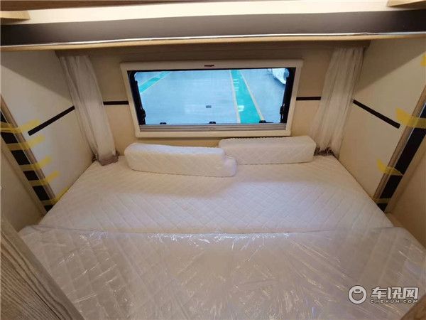 2020款铂驰铂钻系列 双拓展依维柯房车 干湿分离卫生间