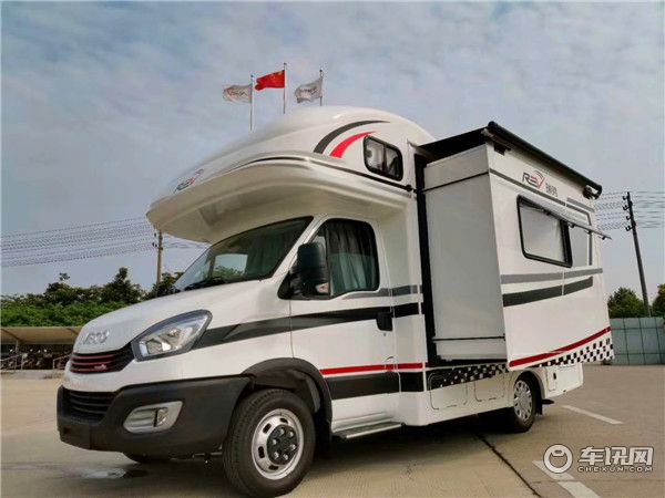 侣行夫妇同款依维柯双拓展房车 瑞弗V820房车