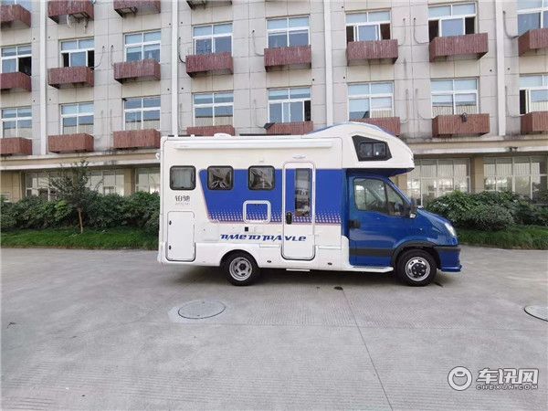 2020款铂驰铂钻系列 双拓展依维柯房车 干湿分离卫生间