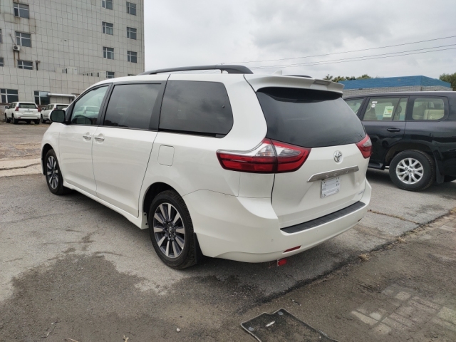 car_default_4d9e1ed9e8af4ab28a9c02c64e246dd9.jpg