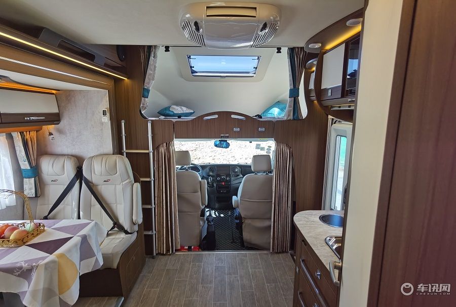 2020款全新一代瑞弗V820双拓展房车，现车在店多钱，