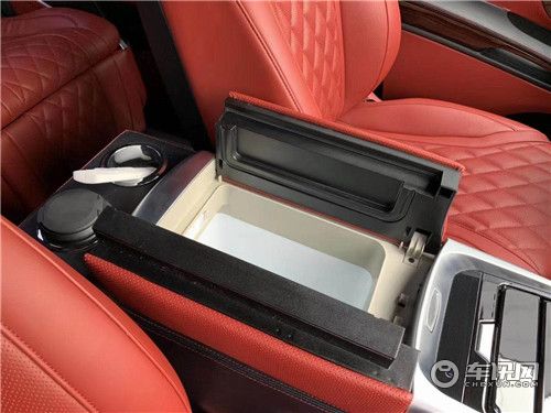 2021款奔驰威霆改装迈巴赫VS680高顶宾利红奢华内饰效果图