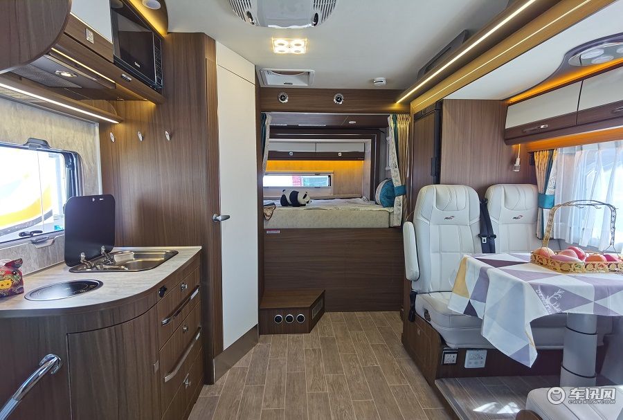 2020款全新一代瑞弗V820双拓展房车，现车在店多钱，
