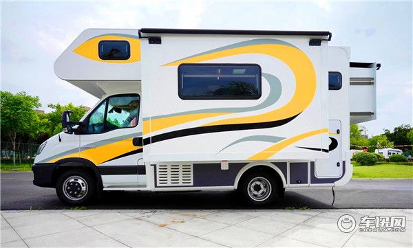 2020款高端品牌戴德自由风畅游版 国产依维柯双拓展房车