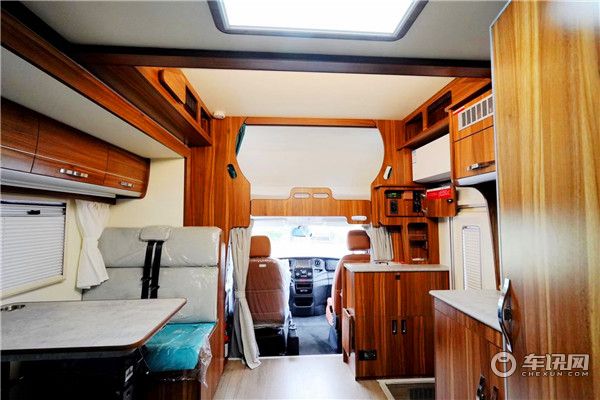 2020款高端品牌戴德自由风畅游版 国产依维柯双拓展房车