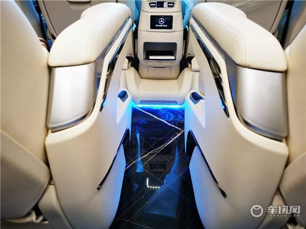 2020款全新一代梅赛德斯奔驰V260L定制商务车 高顶七座奢华升级