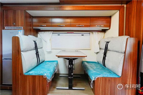 2020款高端品牌戴德自由风畅游版 国产依维柯双拓展房车