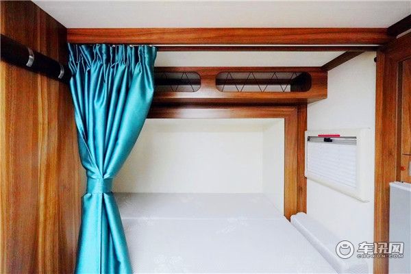 2020款高端品牌戴德自由风畅游版 国产依维柯双拓展房车