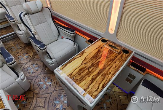 丰田考斯特接待车 10座考斯特多少钱