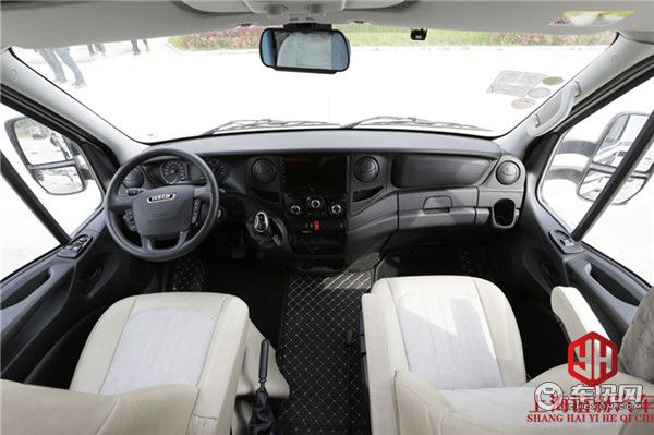 进口依维柯打造的瑞弗S820双拓展房车,强动力和舒适大空间为一体