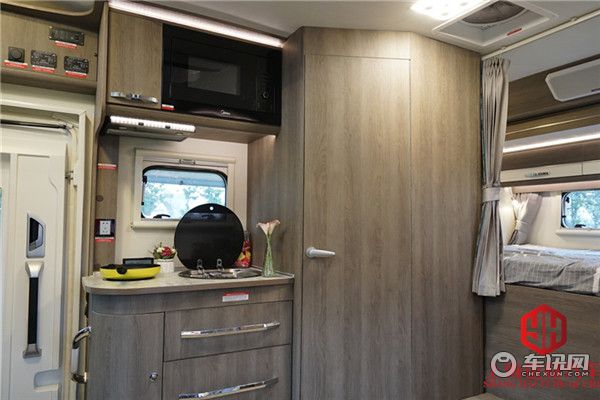 进口依维柯打造的瑞弗S820双拓展房车,强动力和舒适大空间为一体