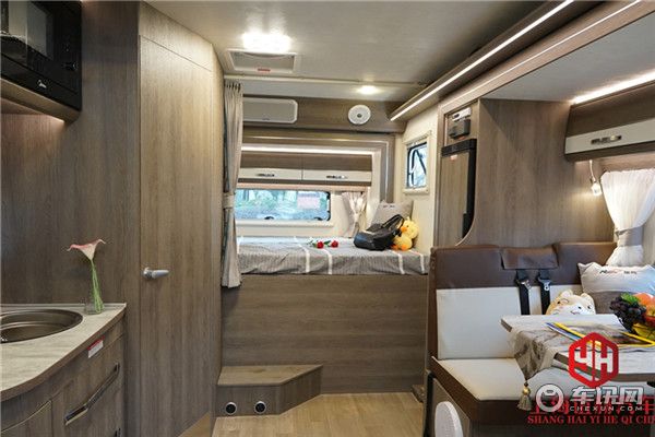 进口依维柯打造的瑞弗S820双拓展房车,强动力和舒适大空间为一体