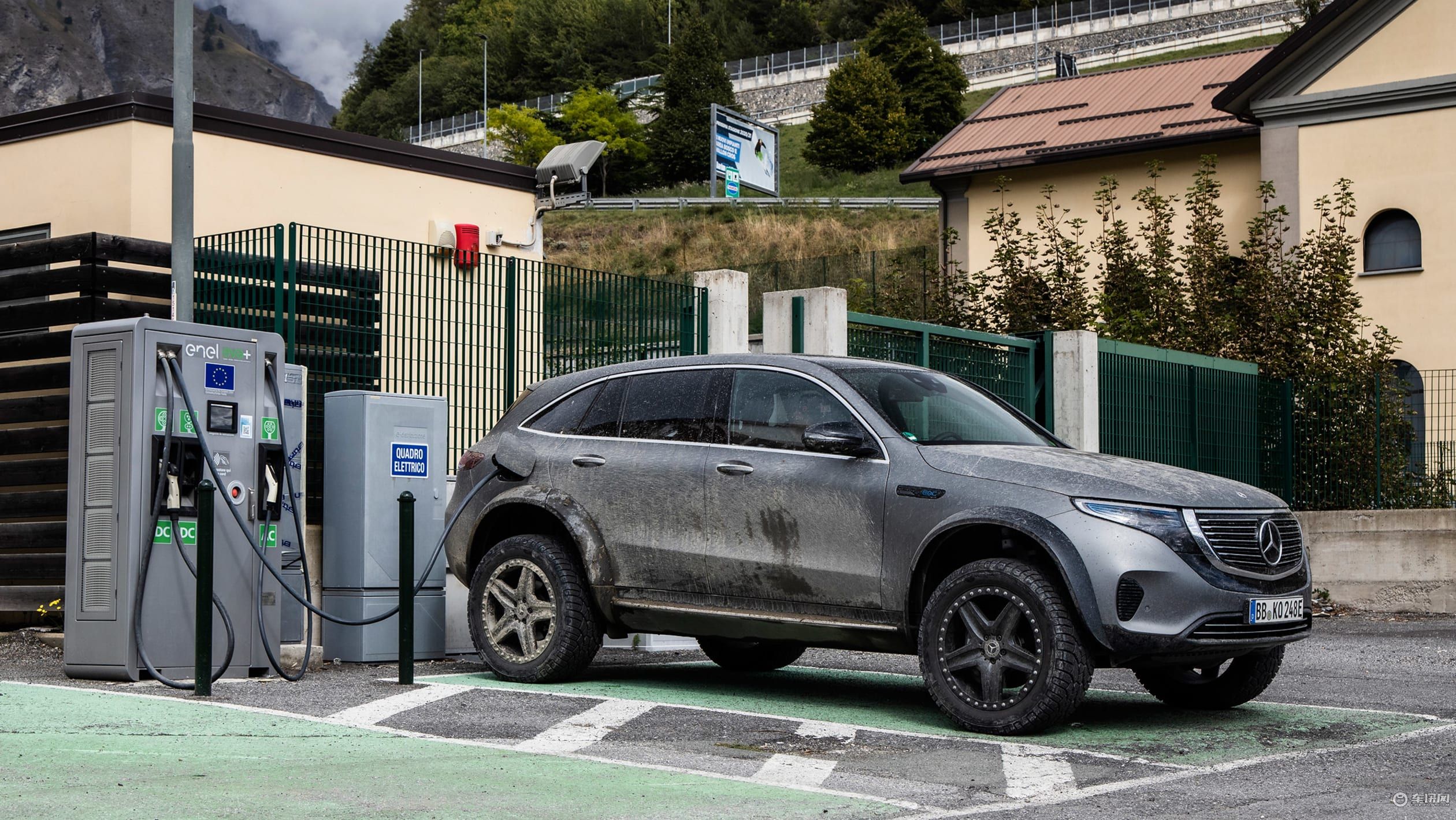 奔驰EQC 4×4²概念车，有史以来最强越野EV？| 新车