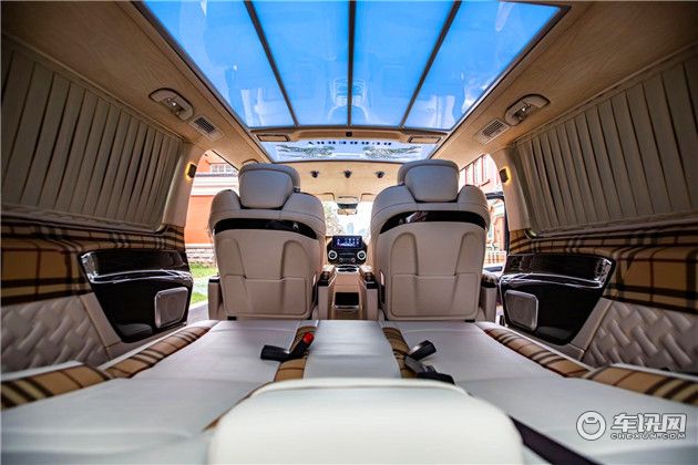 2020款奔驰威霆 定制 平顶七座商务车 巴宝莉联名合作款