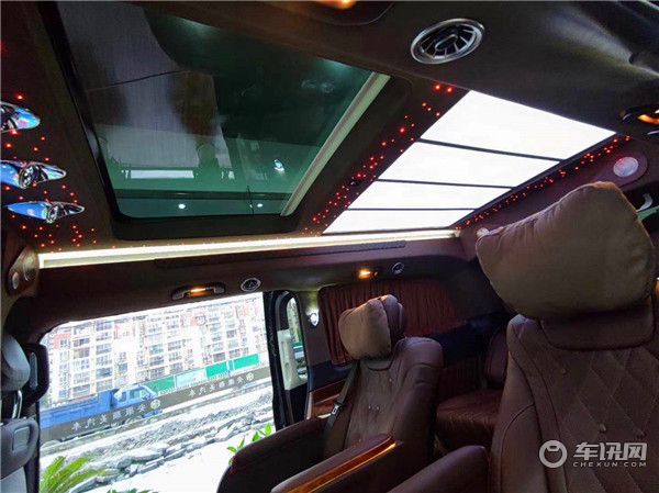 2020款奔驰V260L 长轴距豪华版升级高顶星空版