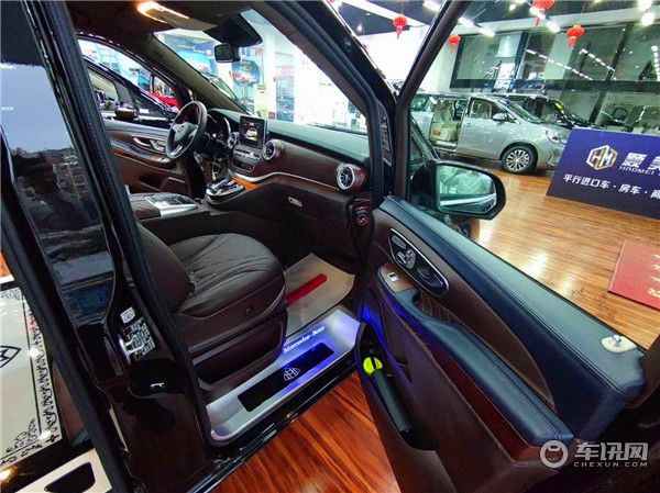 2020款奔驰V260L 长轴距豪华版升级高顶星空版