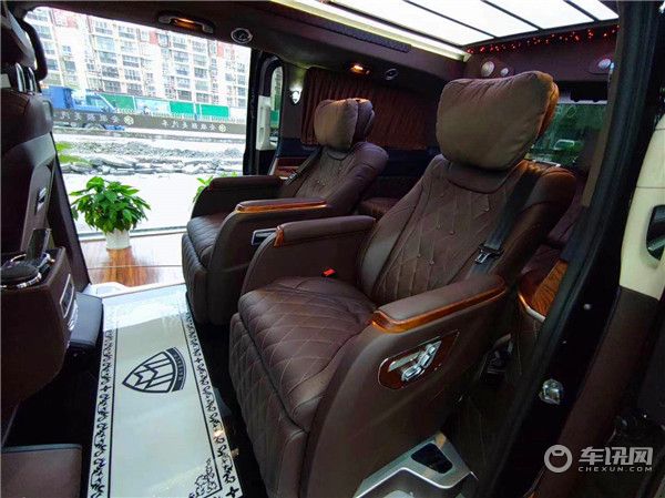 2020款奔驰V260L 长轴距豪华版升级高顶星空版