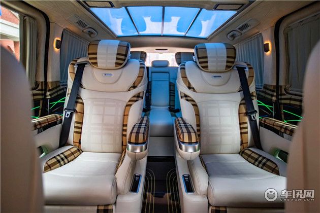 2020款奔驰威霆 定制 平顶七座商务车 巴宝莉联名合作款