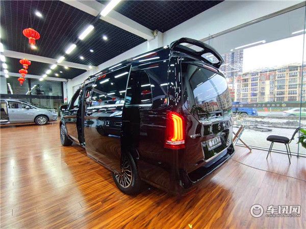 2020款奔驰V260L 长轴距豪华版升级高顶星空版
