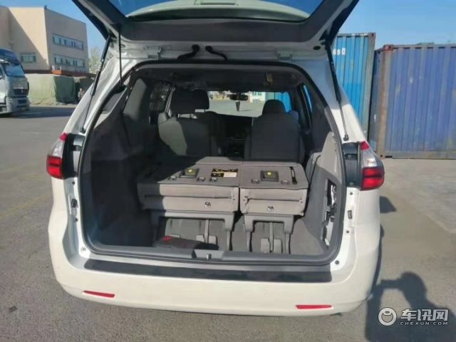 20款塞纳墨版两驱XLE 国六现车预售中