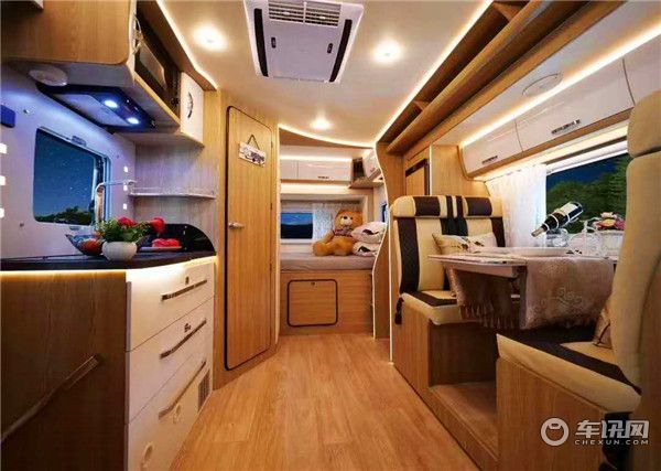 2020款进口依维柯铂驰“帕亚尼”双拓展房车 空气悬挂双拓展房车