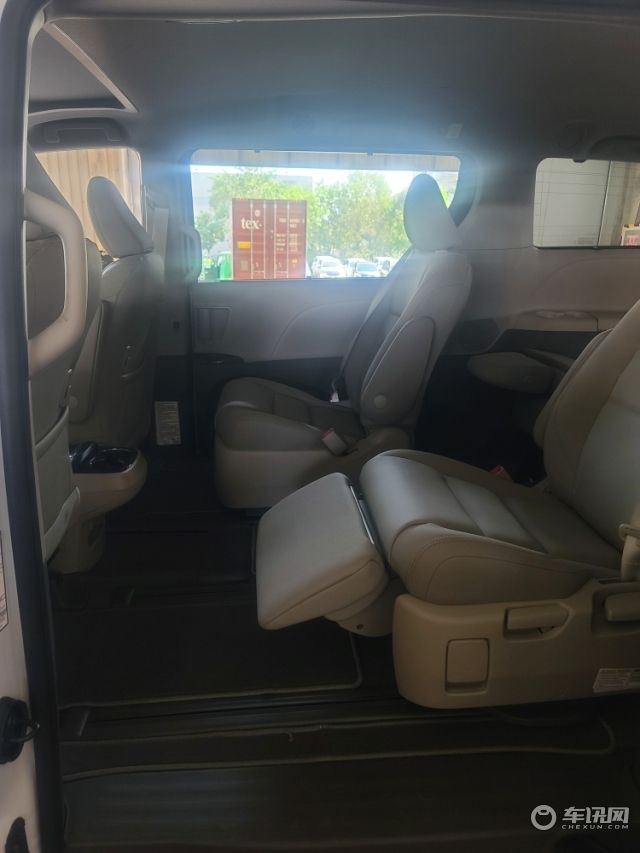 20款塞纳墨版两驱XLE 国六现车预售中