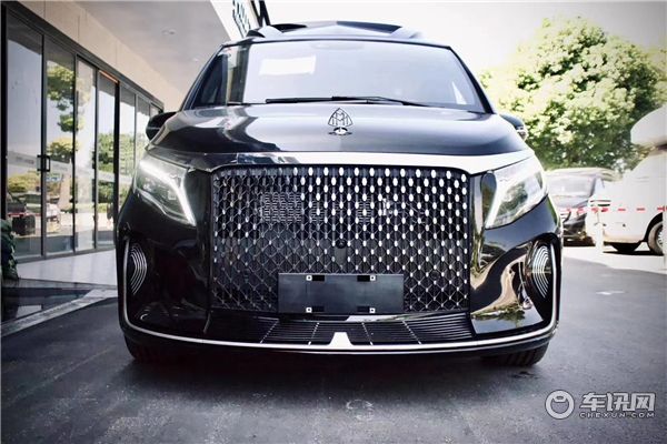 2020款奔驰V260L七座商务车 定制圣母峰凯旋版