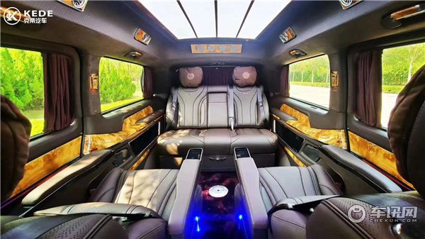 2020款奔驰V260L七座商务车 定制圣母峰凯旋版