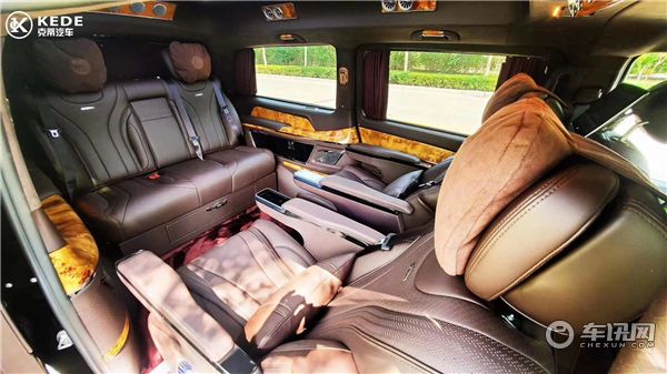 2020款奔驰V260L七座商务车 定制圣母峰凯旋版