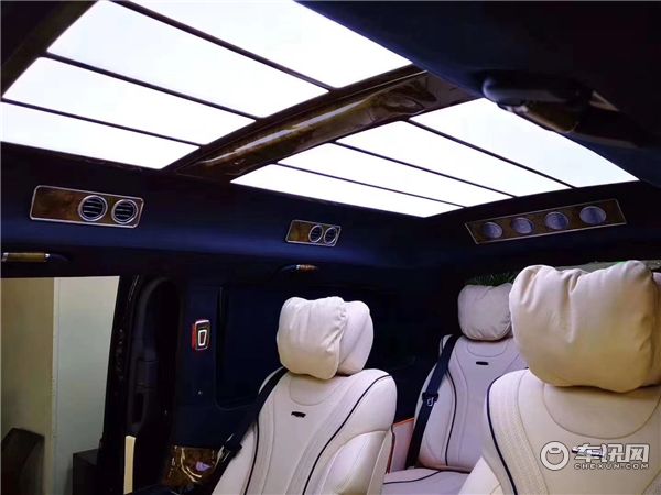 2020款奔驰V260L七座商务车 定制圣母峰凯旋版
