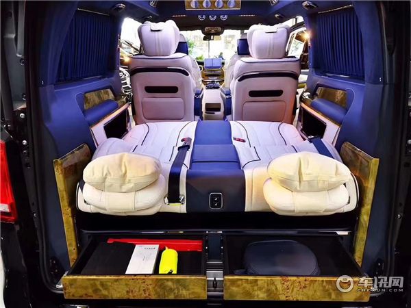 2020款奔驰V260L七座商务车 定制圣母峰凯旋版