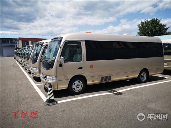 丰田考斯特12座改装 米黄金色现车价格