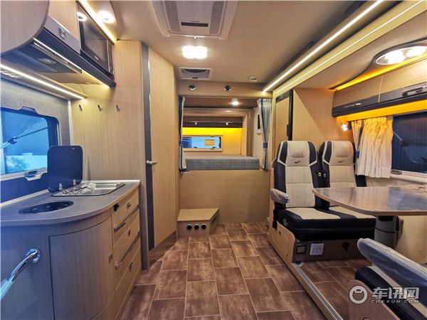 2020款瑞弗V820双拓展依维柯房车 上海依维柯房车定制中心