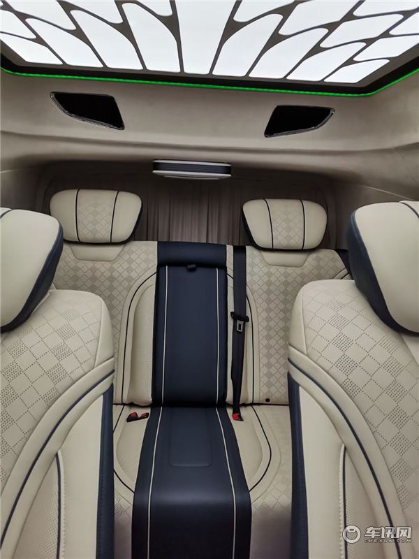 2021款奔驰威霆七座商务车 私人定制全隔断商务车