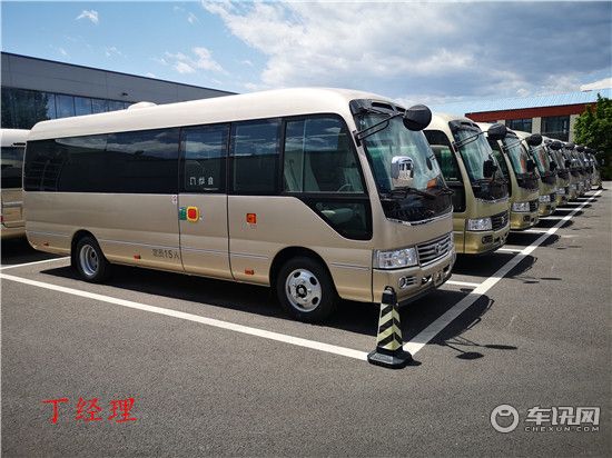丰田考斯特12座改装 米黄金色现车价格