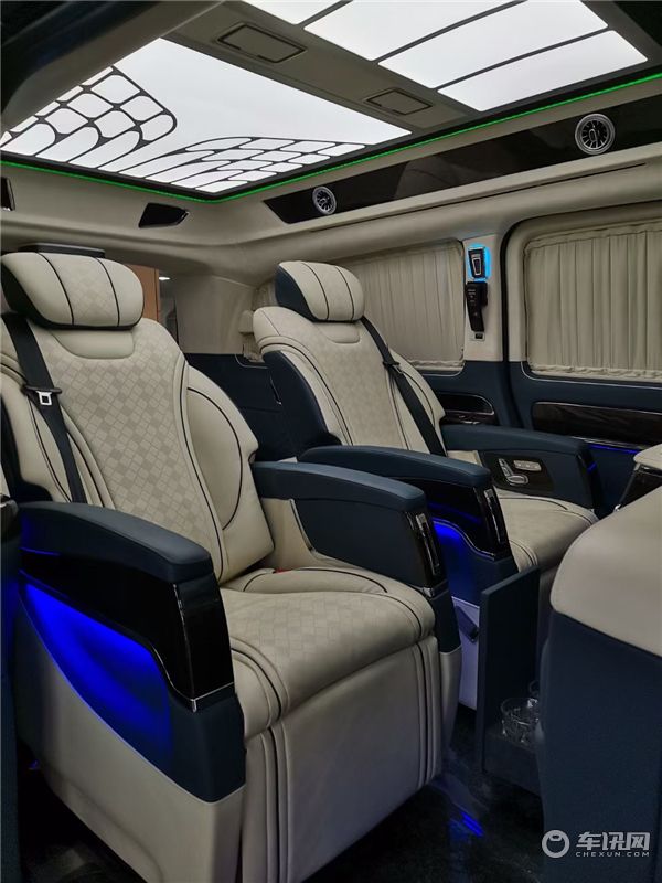 2021款奔驰威霆七座商务车 私人定制全隔断商务车