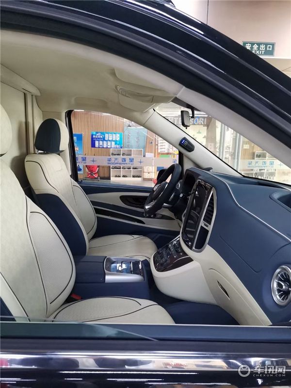 2021款奔驰威霆七座商务车 私人定制全隔断商务车