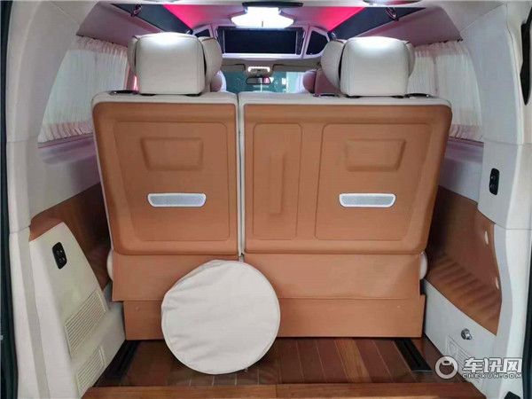 2020款奔驰V260L高顶商务车，铂驰半隔断七座改装价格