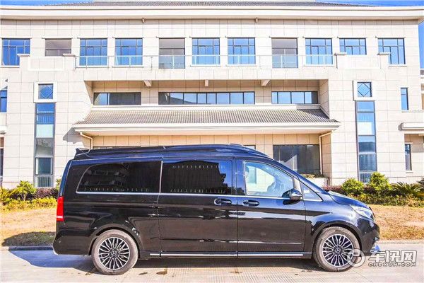 2020款奔驰V260L高顶商务车，铂驰半隔断七座改装价格