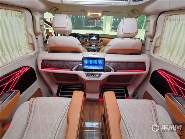 2020款奔驰V260L高顶商务车，铂驰半隔断七座改装价格