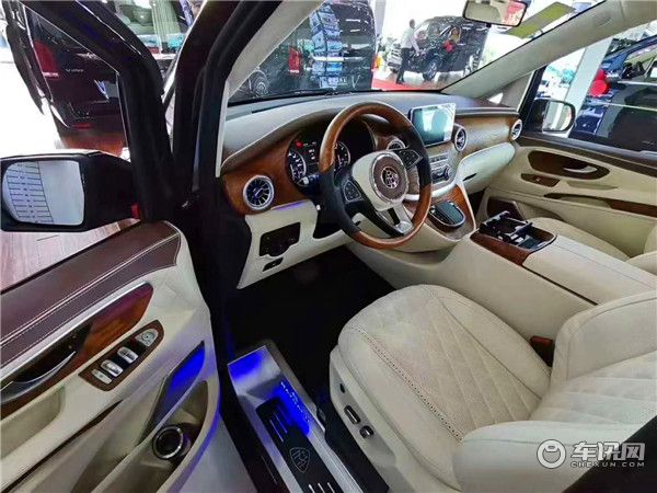2020款奔驰威霆豪华七座商务车 升级改装只为更懂车的您