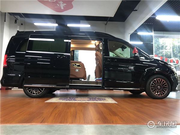 奔驰2020款V260L长轴距豪华版 新国六私人定制VS680