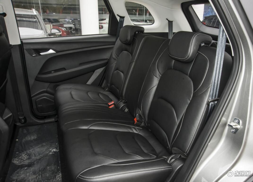 能买七座何必五座，七座车照样六年免检！