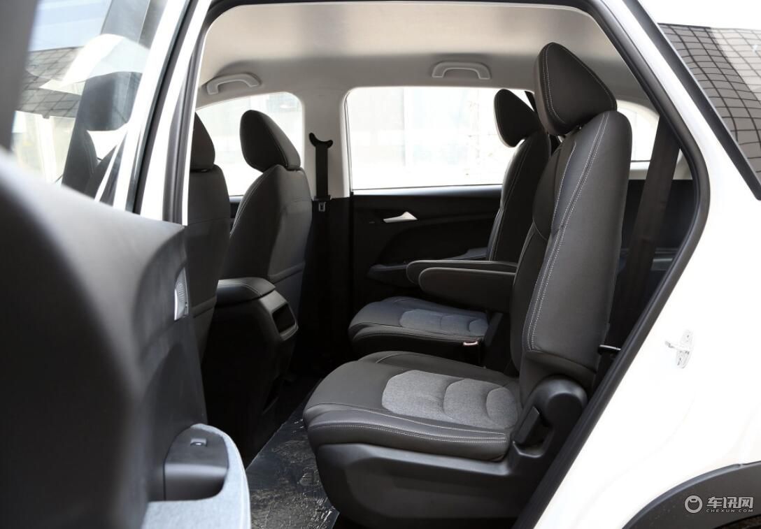 能买七座何必五座，七座车照样六年免检！